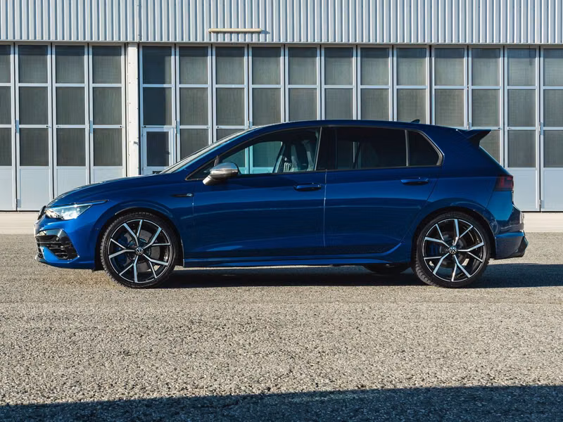 Volkswagen Golf R ثامناً، هاتشباك 5 أبواب — منظر من الجانب الأيسر