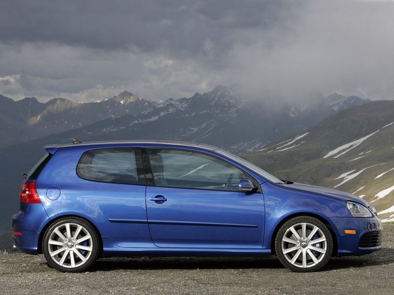 Volkswagen Golf R32 V, Хэтчбек 3 дв. — вид справа