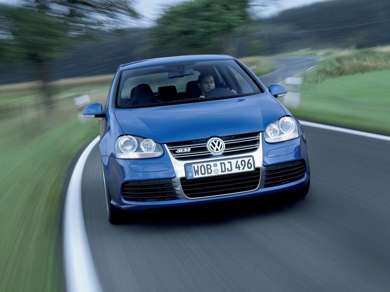Volkswagen Golf R32 V, Хэтчбек 3 дв. — вид спереди