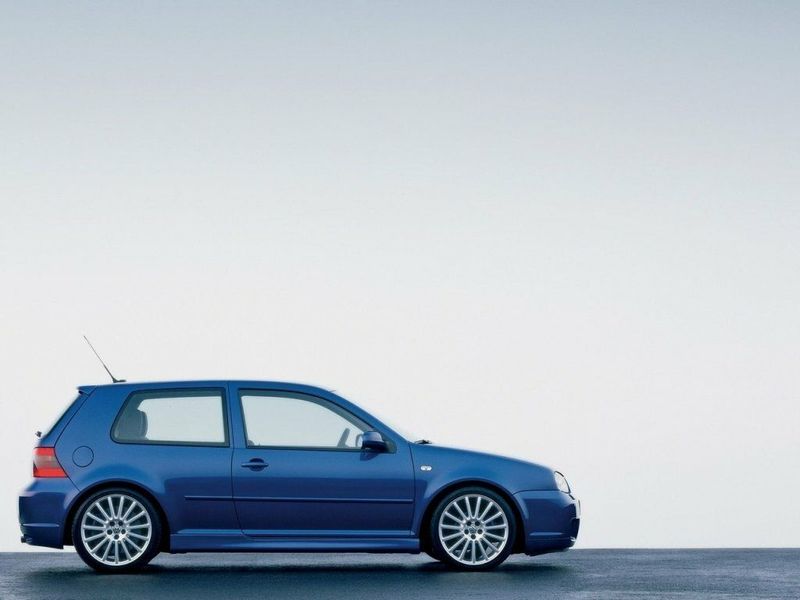 Volkswagen Golf R32 IV, Хэтчбек 3 дв. — вид справа
