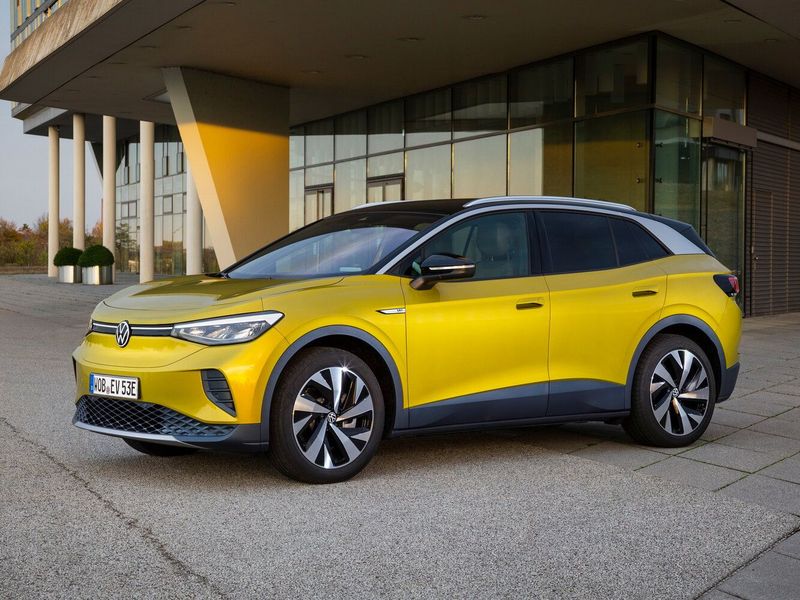 Volkswagen ID.4، دفع رباعي 5 أبواب — منظر أمامي أيمن