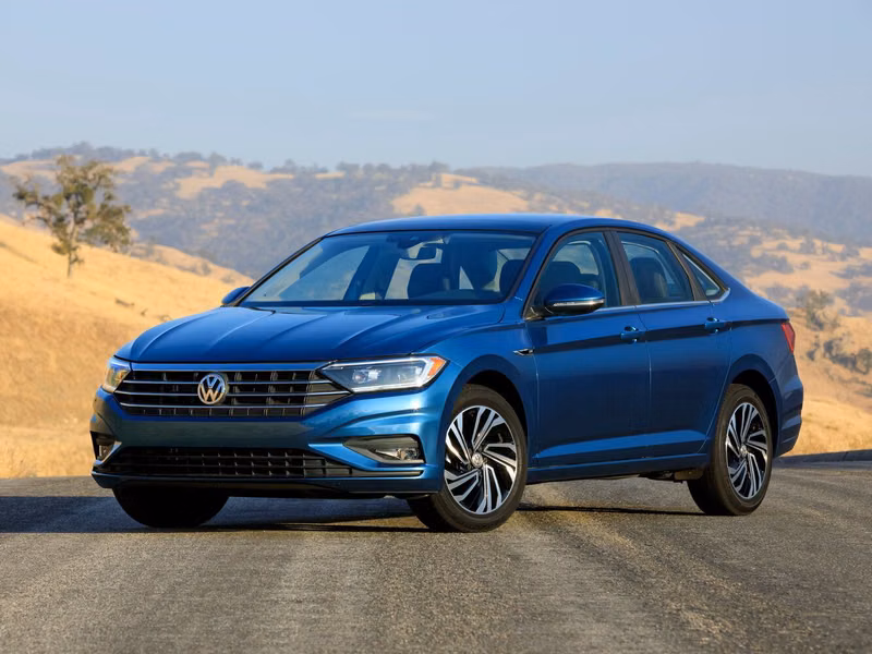 Volkswagen Jetta سابعاً، سيدان — منظر أمامي أيمن