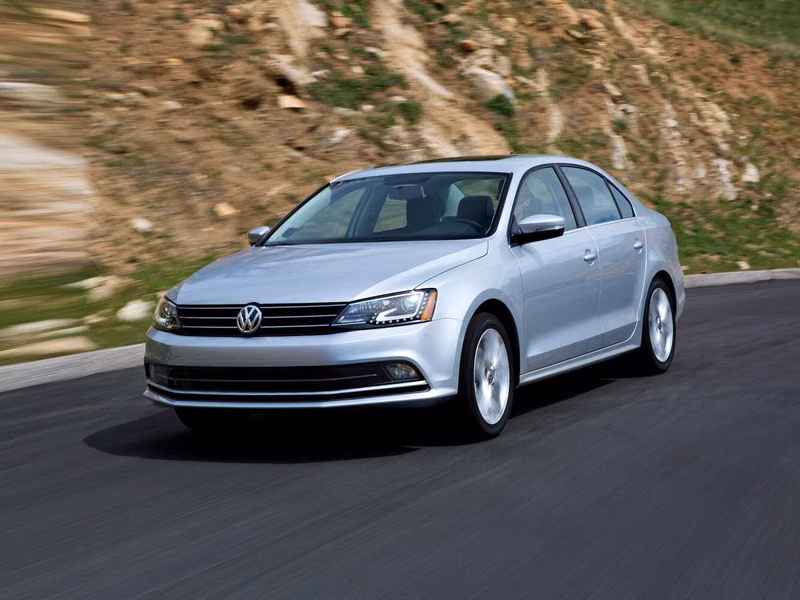 Volkswagen Jetta VI Рестайлинг, Седан — вид спереди справа