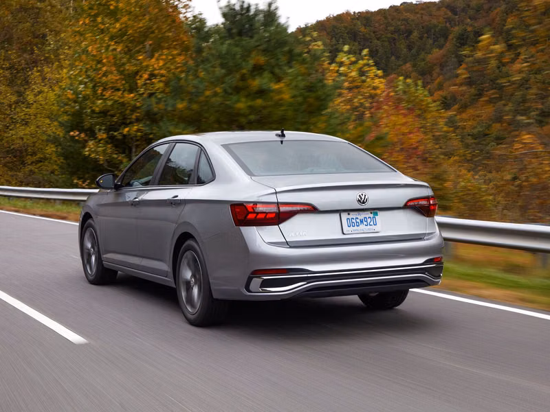 Volkswagen Jetta فيس ليفت السابع، سيدان — منظر خلفي بزاوية ثلاثة أرباع