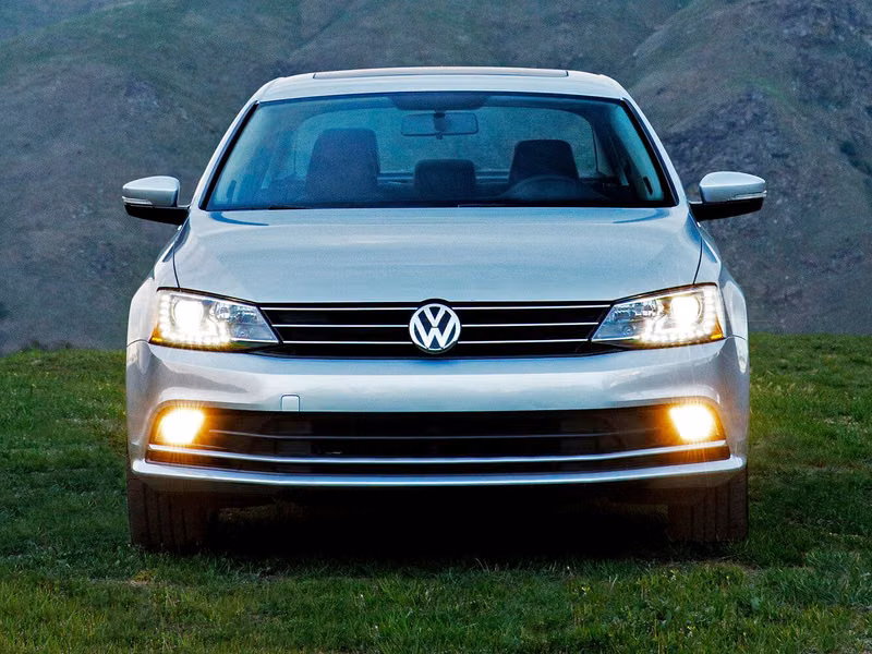 Volkswagen Jetta VI Рестайлинг, Седан — вид спереди