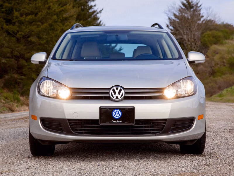 Volkswagen Jetta سبورت واجن، واجون 5 أبواب — منظر أمامي