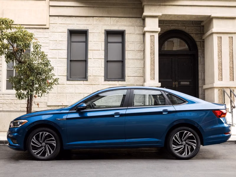 Volkswagen Jetta سابعاً، سيدان — منظر من الجانب الأيسر