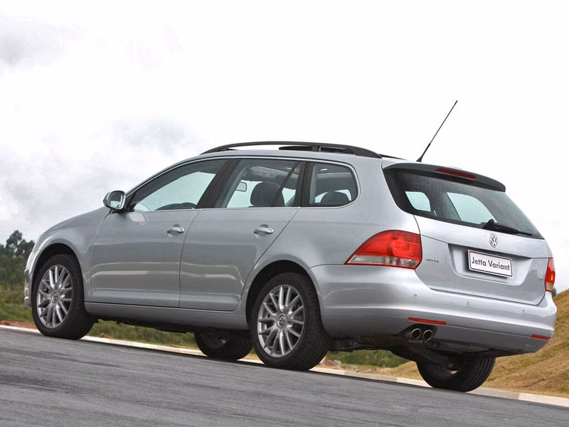 Volkswagen Jetta V، واجون 5 أبواب — منظر خلفي أيمن