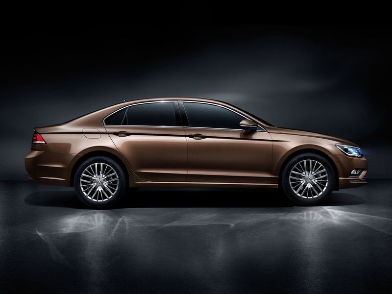 Volkswagen Lamando I، سيدان — منظر من الجانب الأيمن