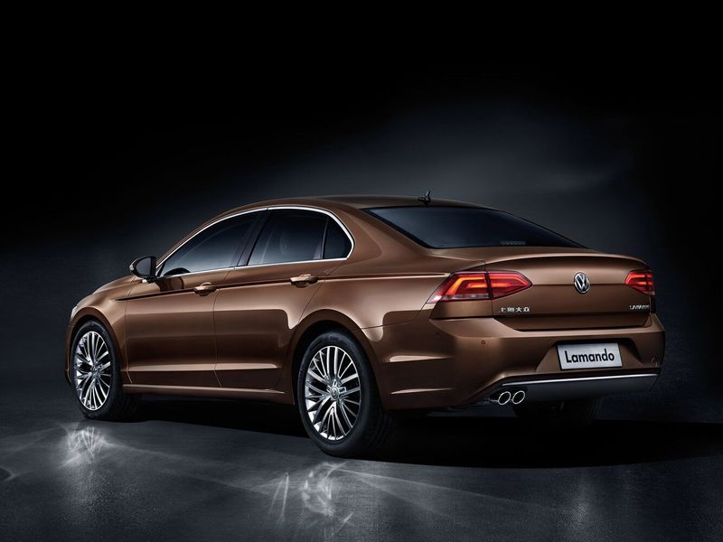Volkswagen Lamando I، سيدان — منظر خلفي بزاوية ثلاثة أرباع