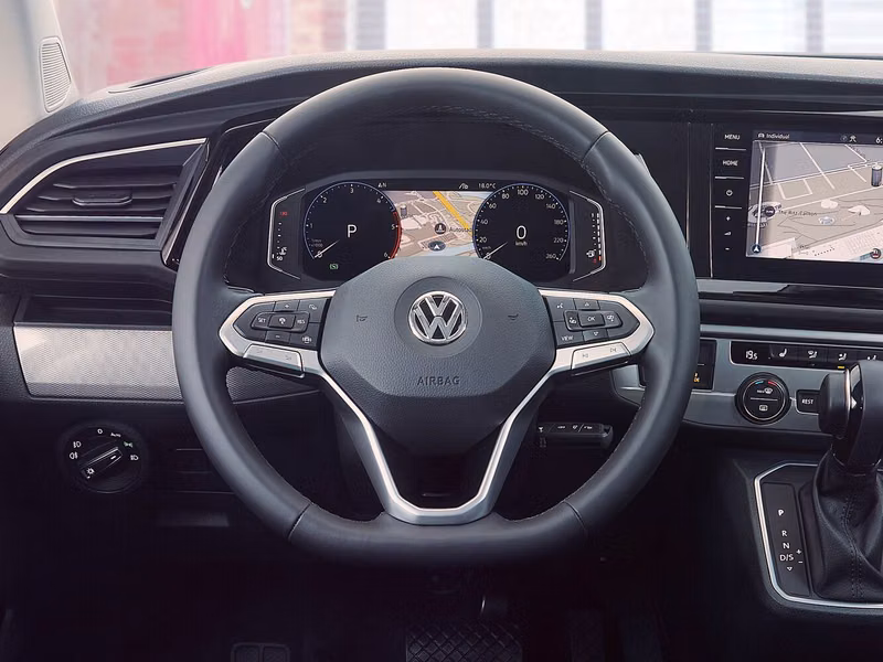 Volkswagen Multivan عملية فيس ليفت T6، ميني فان Long — لوحة القيادة