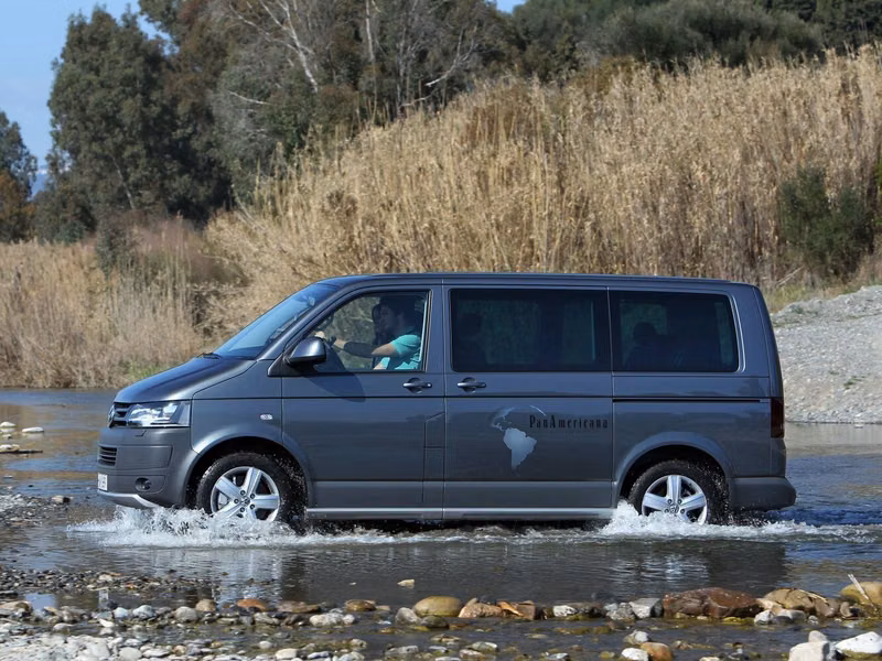Volkswagen Multivan عملية فيس ليفت T5، ميني فان — منظر من الجانب الأيسر