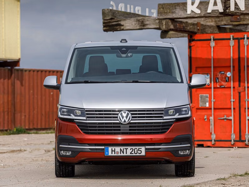 Volkswagen Multivan عملية فيس ليفت T6، ميني فان — منظر أمامي