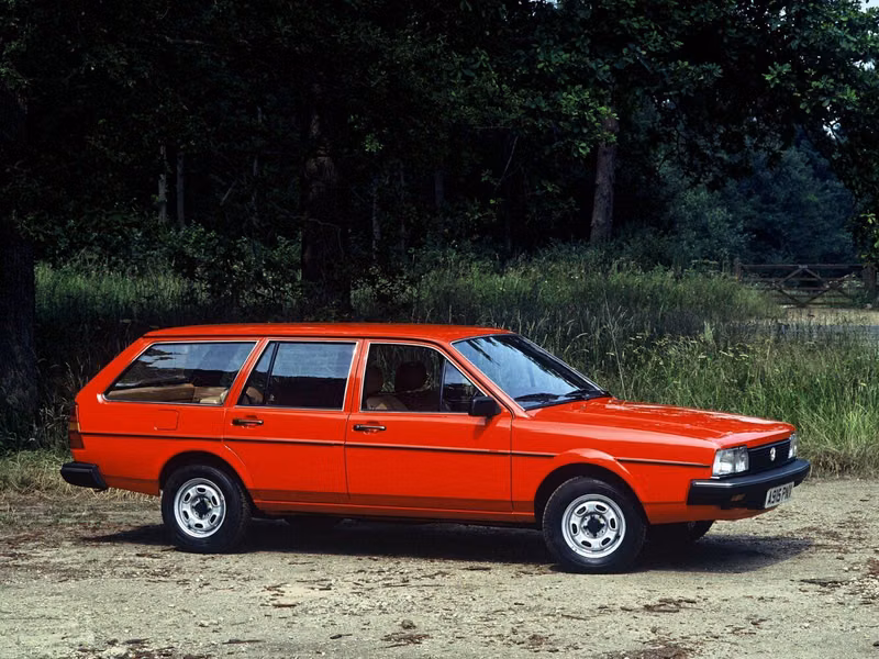 Volkswagen Passat B2، واجون 5 أبواب — منظر أمامي أيمن