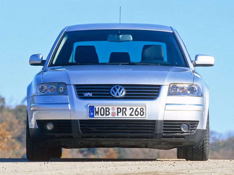 Volkswagen Passat عملية فيس ليفت B5، سيدان — منظر أمامي