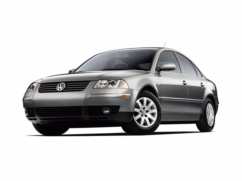 Volkswagen Passat عملية فيس ليفت B5، سيدان — منظر أمامي أيمن