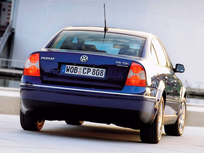 Volkswagen Passat عملية فيس ليفت B5، سيدان — منظر خلفي أيمن