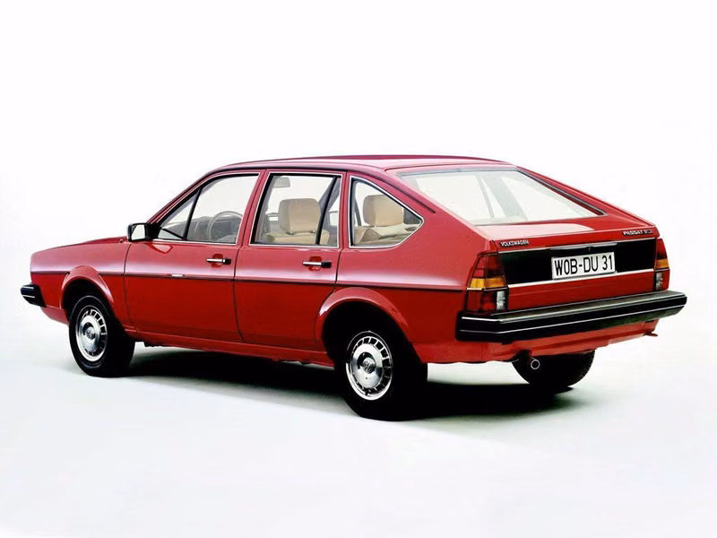 Volkswagen Passat B2, Хэтчбек 5 дв. — вид сзади слева