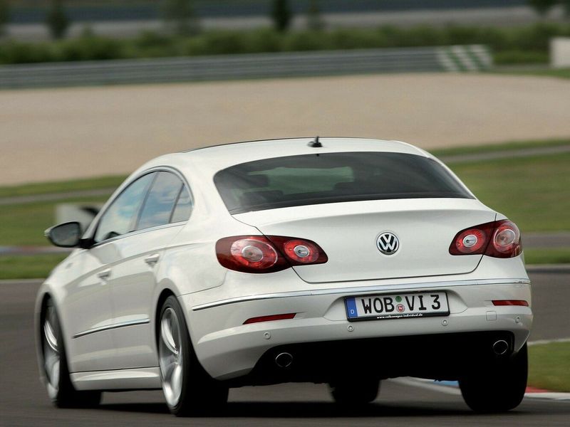 Volkswagen Passat CC I، سيدان — منظر خلفي أيسر