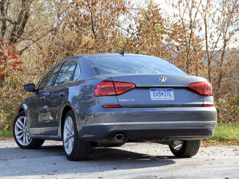 Volkswagen Passat (North America and China) أنا فيس ليفت، سيدان — منظر خلفي أيسر