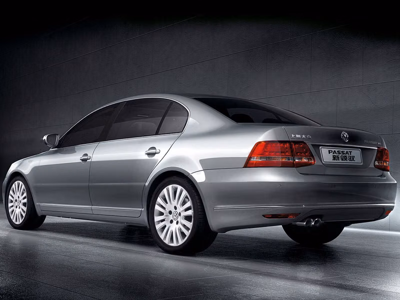Volkswagen Passat (North America and China) فيس ليفت لينجيو، سيدان — منظر خلفي بزاوية ثلاثة أرباع