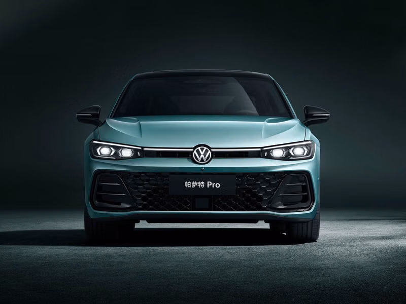 Volkswagen Passat (North America and China) المحترف الأول، سيدان — منظر أمامي