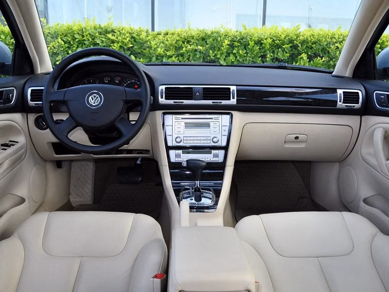 Volkswagen Passat (North America and China) فيس ليفت لينجيو، سيدان — منطقة السائق