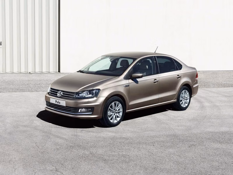 Volkswagen Polo فيس ليفت V، سيدان — منظر أمامي أيمن