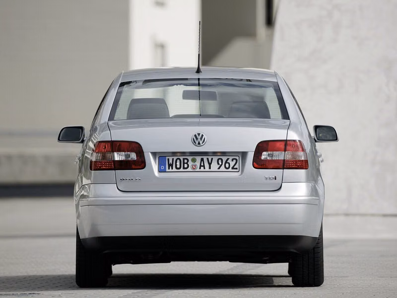 Volkswagen Polo IV, Sedan — rear view