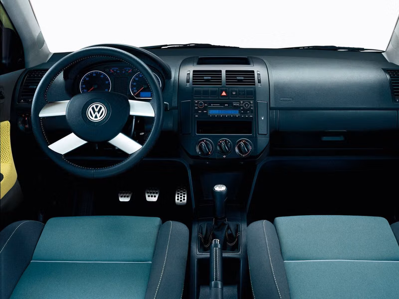 Volkswagen Polo رابعاً، هاتشباك 5 أبواب Fun — لوحة القيادة