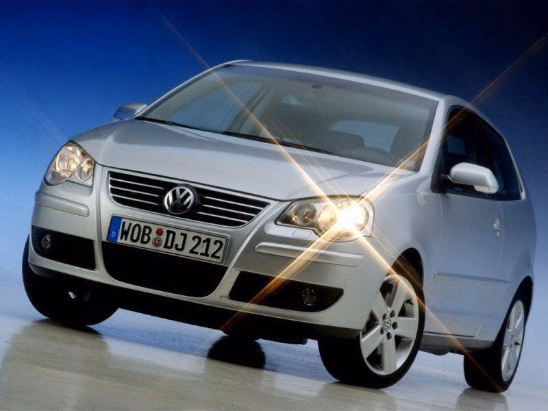 Volkswagen Polo فيس ليفت IV، هاتشباك 3 أبواب — منظر أمامي أيمن