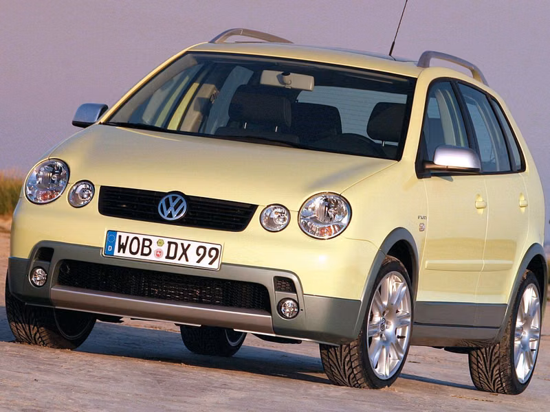 Volkswagen Polo رابعاً، هاتشباك 5 أبواب Fun — منظر أمامي أيمن