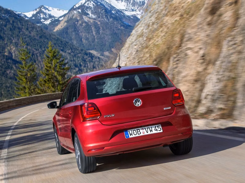 Volkswagen Polo فيس ليفت V، هاتشباك 5 أبواب — منظر خلفي أيسر