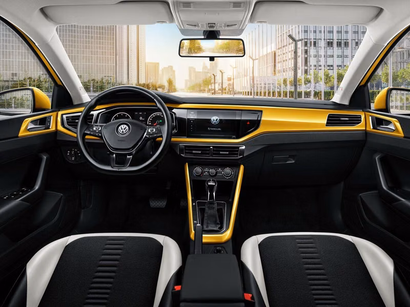 Volkswagen Polo بلس (سوق الصين)، هاتشباك 5 أبواب — منطقة السائق
