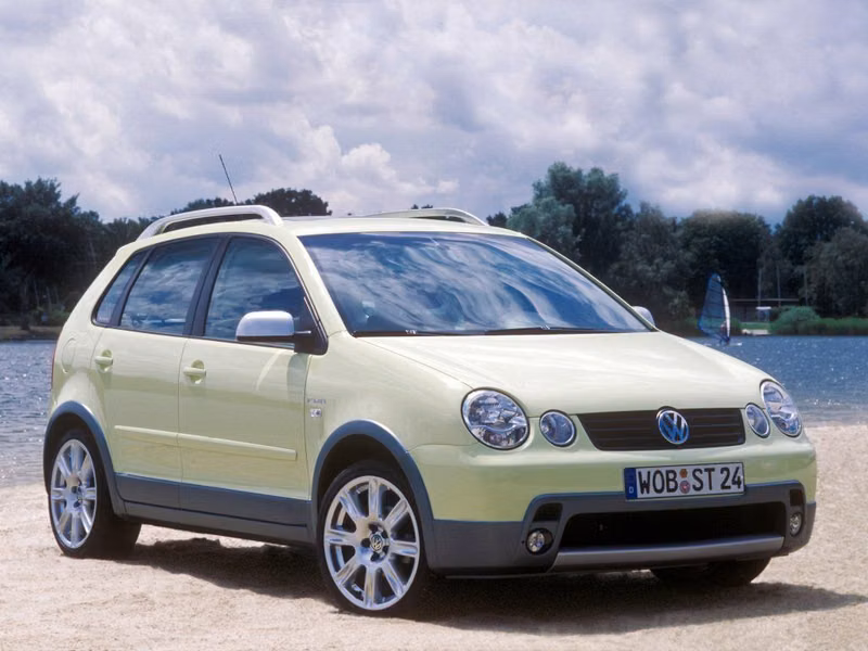 Volkswagen Polo رابعاً، هاتشباك 5 أبواب Fun — منظر أمامي أيمن