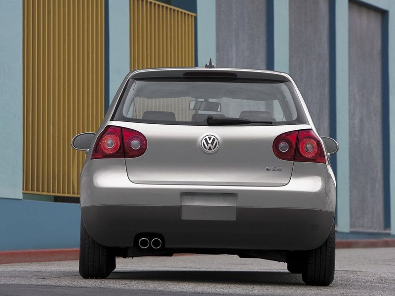 Volkswagen Rabbit II, Hatchback 5 dr. — rear view