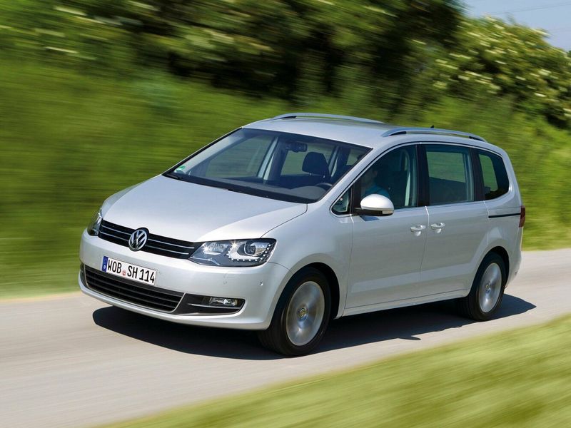 Volkswagen Sharan II, Минивэн — вид спереди справа