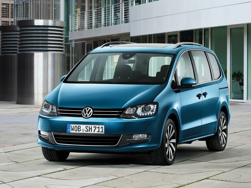 Volkswagen Sharan II Рестайлинг, Минивэн — вид спереди справа
