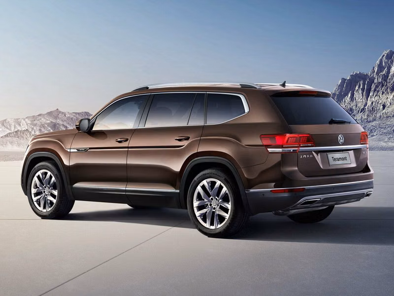 Volkswagen Teramont I، دفع رباعي 5 أبواب — منظر خلفي أيمن