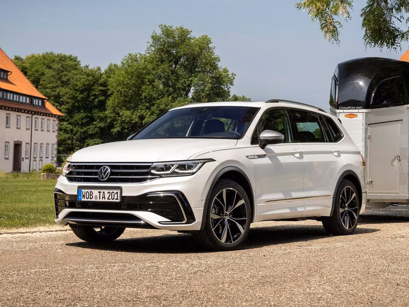 Volkswagen Tiguan فيس ليفت الثاني، دفع رباعي 5 أبواب Allspace — منظر أمامي بزاوية ثلاثة أرباع