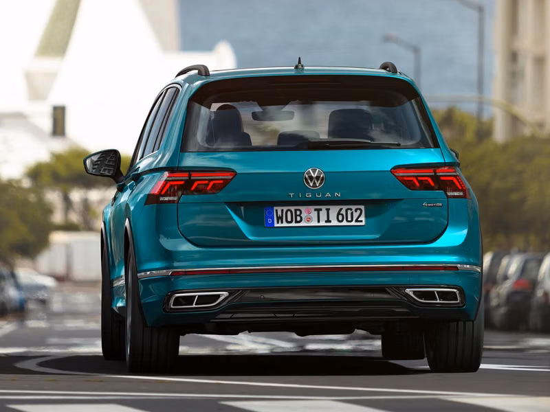 Volkswagen Tiguan فيس ليفت الثاني، دفع رباعي 5 أبواب — منظر خلفي
