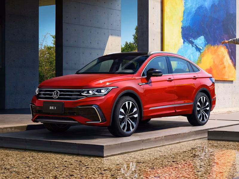 Volkswagen Tiguan فيس ليفت II (السوق الصينية)، دفع رباعي 5 أبواب X — منظر أمامي بزاوية ثلاثة أرباع