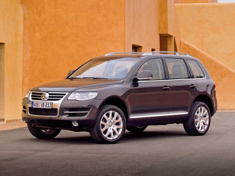 Volkswagen Touareg أنا فيس ليفت، دفع رباعي 5 أبواب — منظر أمامي أيسر