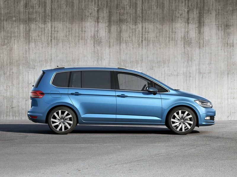 Volkswagen Touran II, Compact Van — right side view