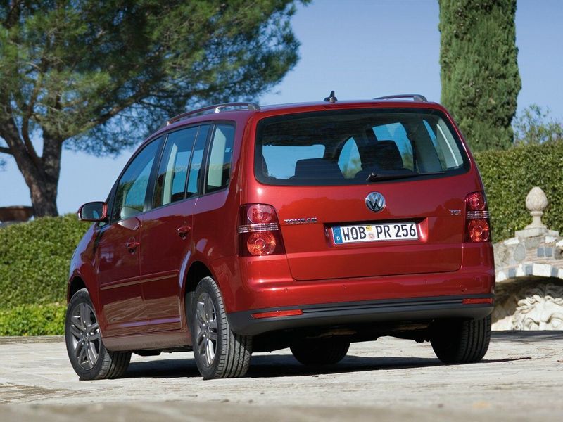 Volkswagen Touran I Facelift, Compact Van — rear-right view
