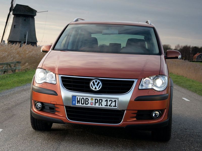 Volkswagen Touran I Facelift, Compact Van Cross — front view