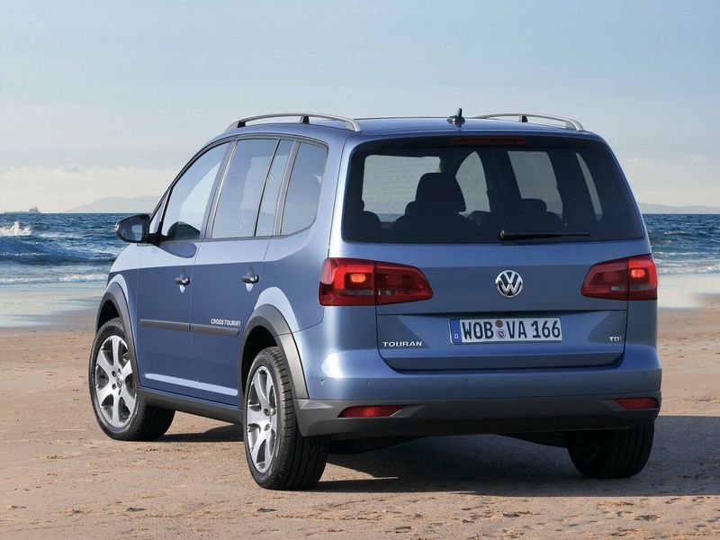 Volkswagen Touran I Facelift 2, Compact Van Cross — rear-left view