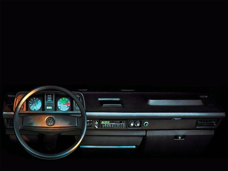 Volkswagen Transporter T3، ميني فان — لوحة القيادة