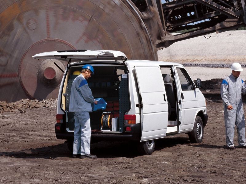 Volkswagen Transporter T4، فان — منظر خلفي أيمن