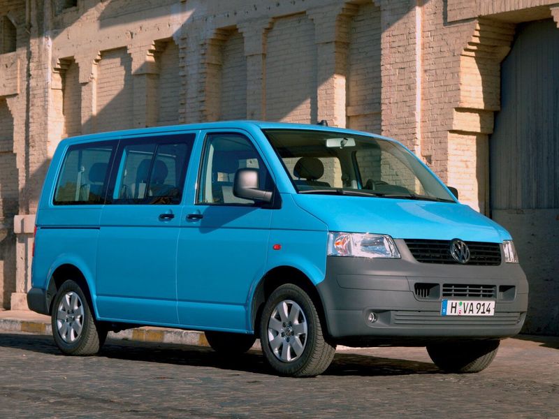 Volkswagen Transporter T5، ميني فان — منظر أمامي أيمن